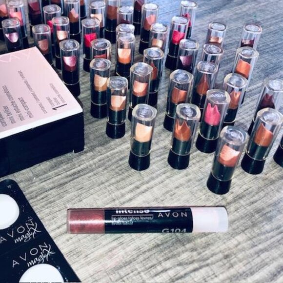 HUGE 75 pc LOT AVON LIPSTICKS GLOSSES +MORE!- GREAT FOR PRETEEN/DRESS UP PARTIES - Picture 3 of 12